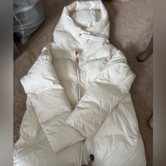 Eleven Elf’s- Ivory Ivy Short Vegan Down Puffer Hooded Zip Up Jacket - Picture 5 of 10